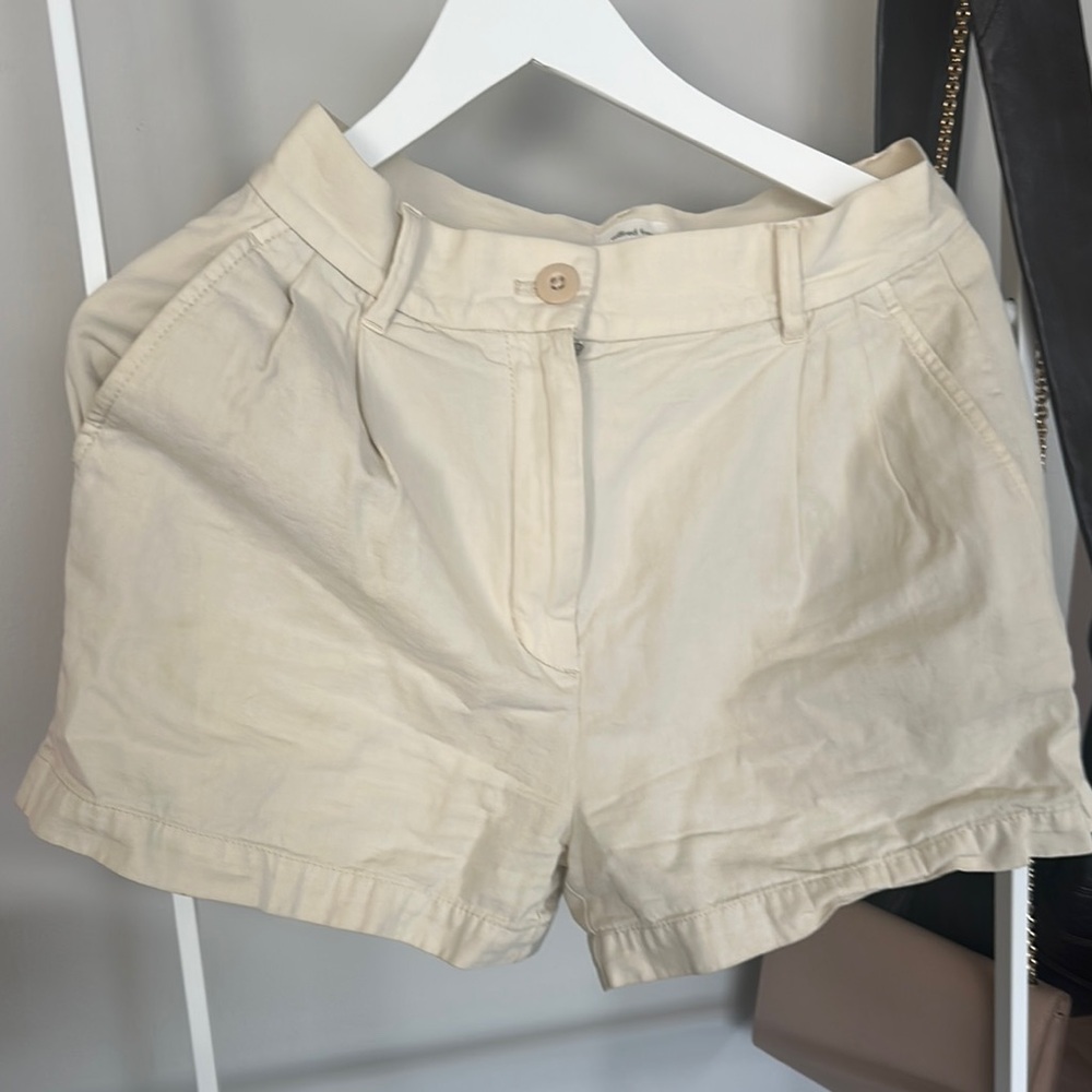 Aritzia Wilfred Cream Women's Bermudas